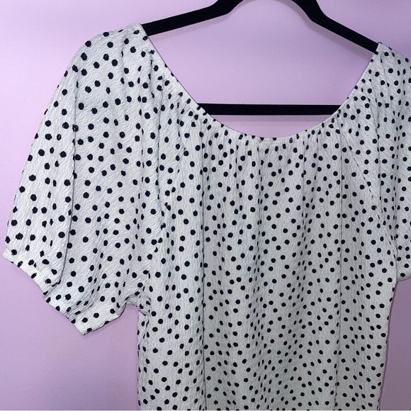 Lavish white top with black polka dots and cold shoulder neckline Size L - Picture 7 of 9